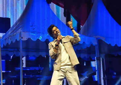 Shaan and Sunanda’s captivating performance at a fest in city university