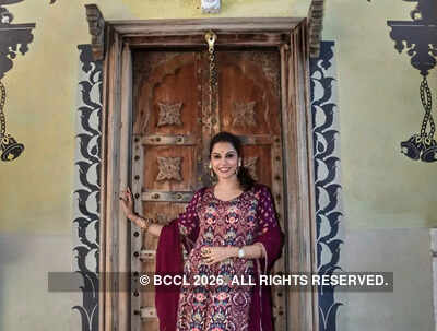 People call me the Khallas girl even today: Isha Koppikar