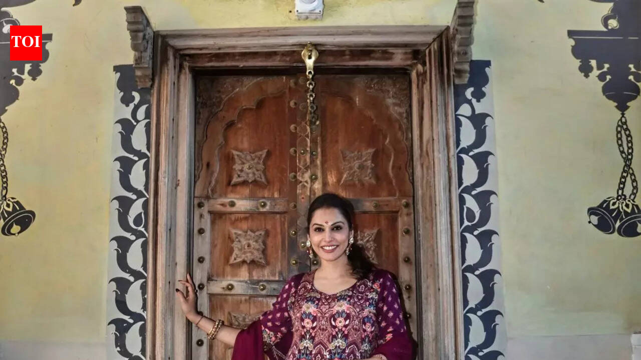 People call me the Khallas girl even today: Isha Koppikar