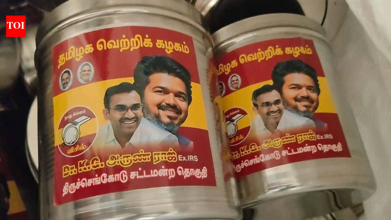 Election flying squads seize gifts bearing images of Vijay, Stalin in Namakkal and Coimbatore