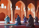 Happy Eid-ul-Fitr 2026: 100 heartfelt Eid Mubarak wishes, messages, greetings card and quotes for your loved ones
