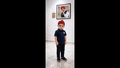 Moose Wala’s younger brother, Nikka Sidhu, turns 2, Gurdas Mann visits