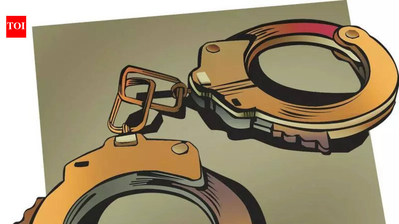Police bust dating app extortion racket in Andheri, arrest 11 | Mumbai ...