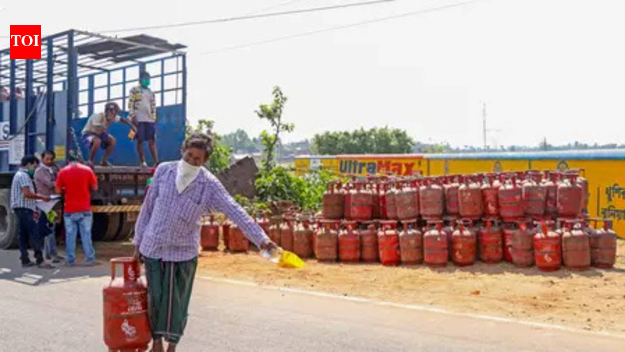 Complaints of LPG delays grow in city, administration denies shortage