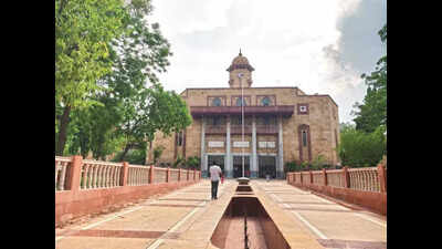 Peon accompanies wrestling team as manager, GU faces flak