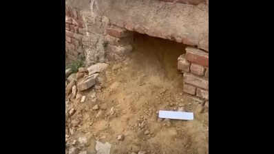 Thieves dig 3ft tunnel to target jewellery shop, decamp with 8L goods