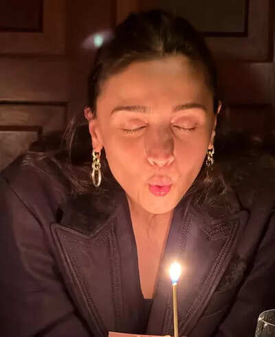  Actress turns 33; Receives heartfelt note from Mahesh Bhatt, Soni Razdan