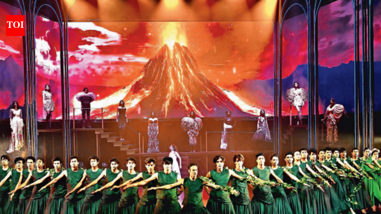 Splendour, spectacle, and the meaning of truth