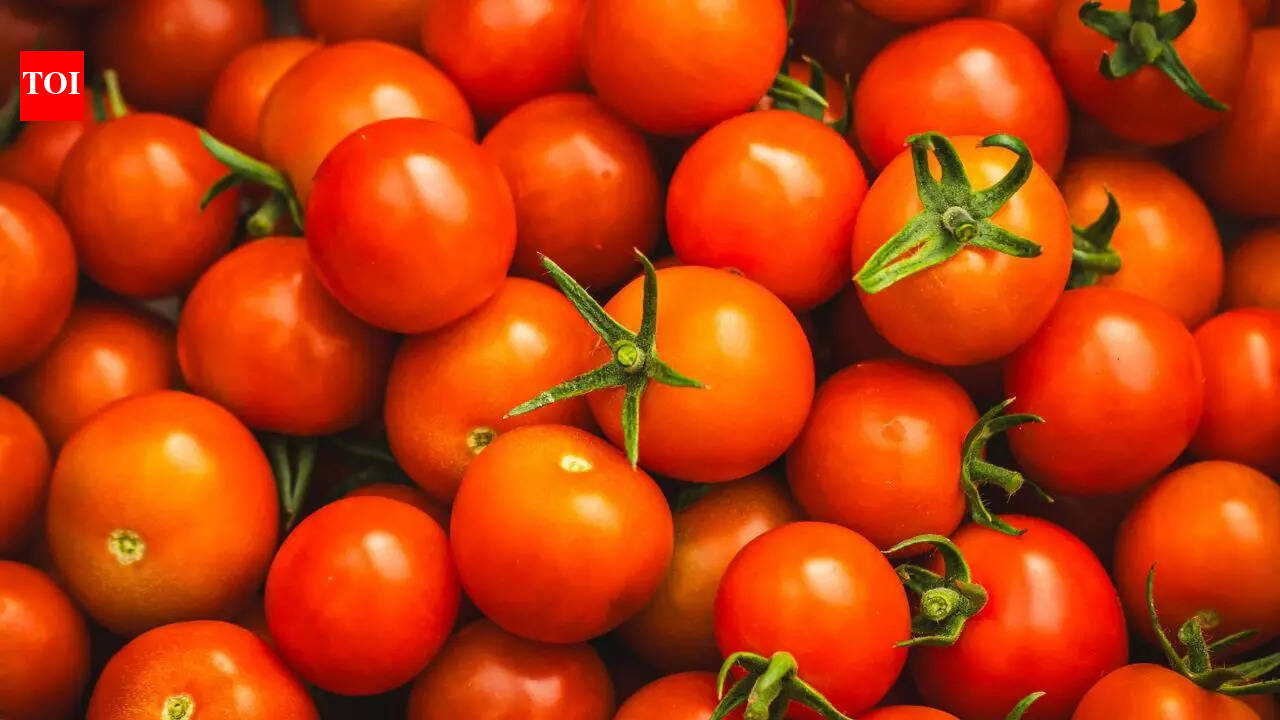 Stop washing tomatoes with plain water; use this trick to remove pesticides
