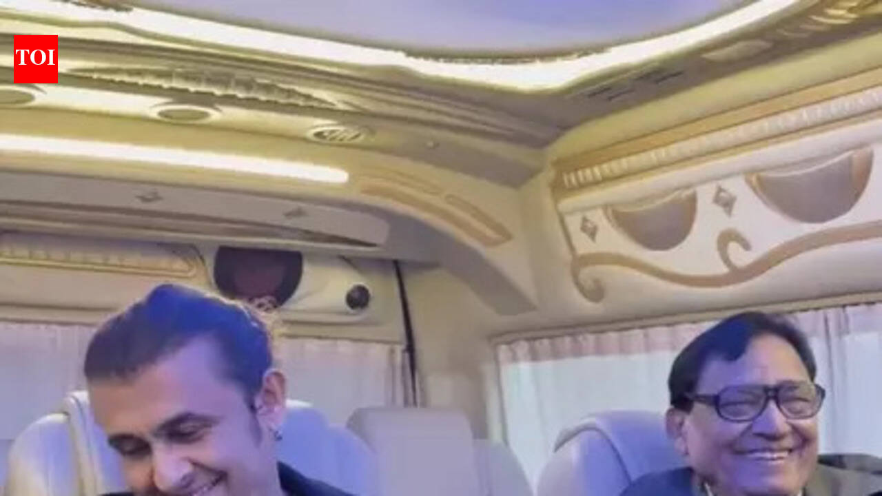 Sonu Nigam jams with father in car; sings classic from 'Naya Daur'