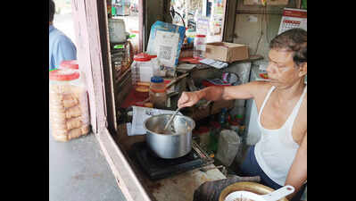 Amid LPG crisis, Bhubaneswar tea sellers switch to electric stoves