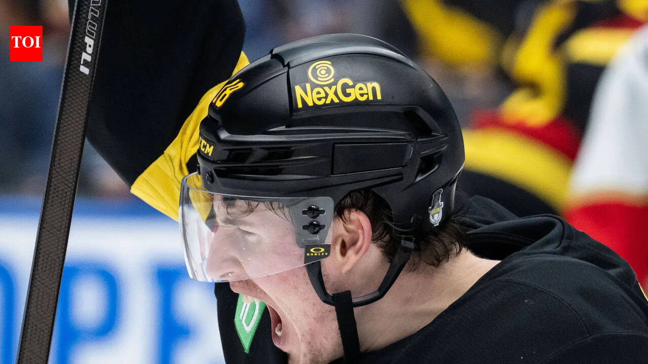 Elias Pettersson hits 200th NHL goal in Canucks win over Panthers