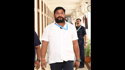Cong suspends 3 MLAs for cross-voting, moves Speaker for their disqualification