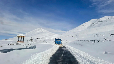 Wintry spell returns as snow & rain cool Kashmir
