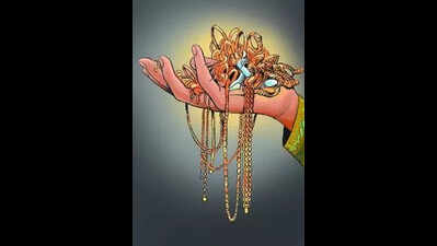 Ex-student steals over Rs 5L gold jewellery from professor’s home in Bengaluru