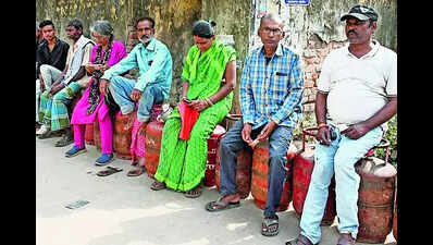 Queues still outside LPG agencies, admin says situation under control