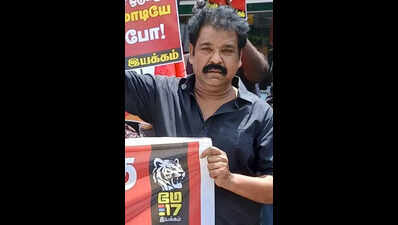 May 17 movement volunteer who jumped in front of train during anti - Hindi agitation dies