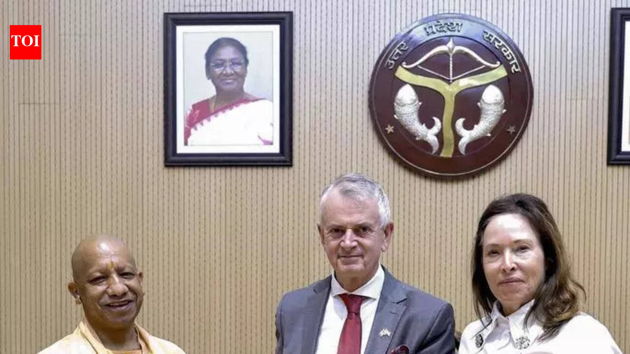 Canadian envoy, CMexplore biz, tech ties