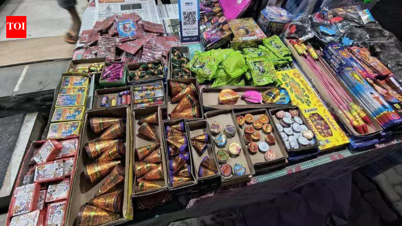 4 burst crackers outside jail ‘to mark birthday of goon’ in Thane; 3 held