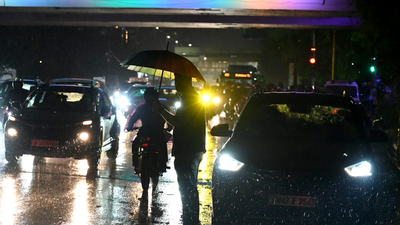 Light showers continue in Delhi-NCR; yellow alert issued