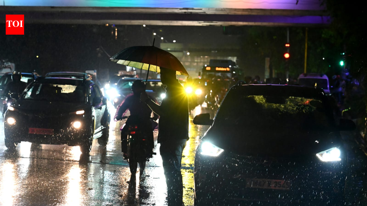 Light showers continue in Delhi-NCR; yellow alert issued