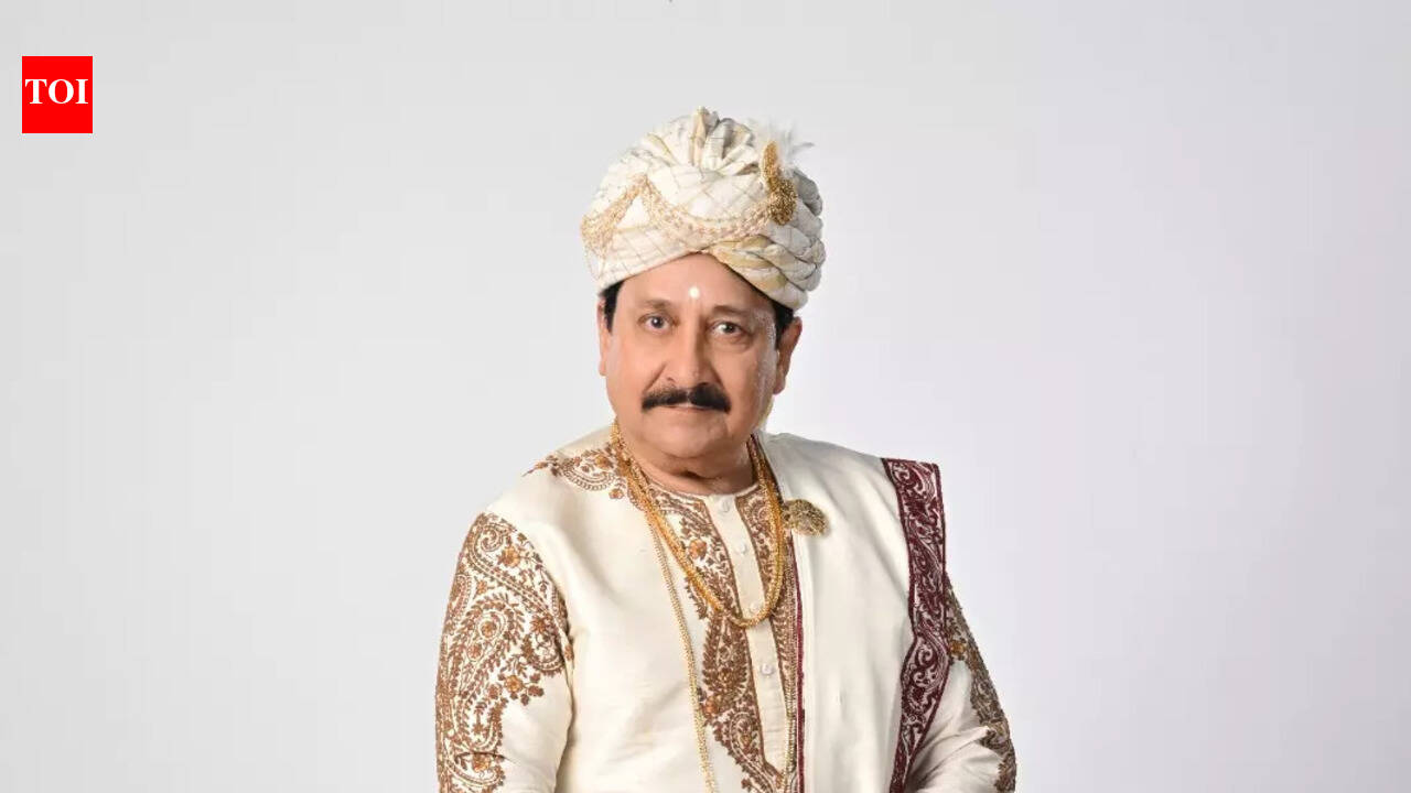 Arjun Chakraborty stuns as Manindra Chandra Nandy in first poster of Phool Pishi O Edward