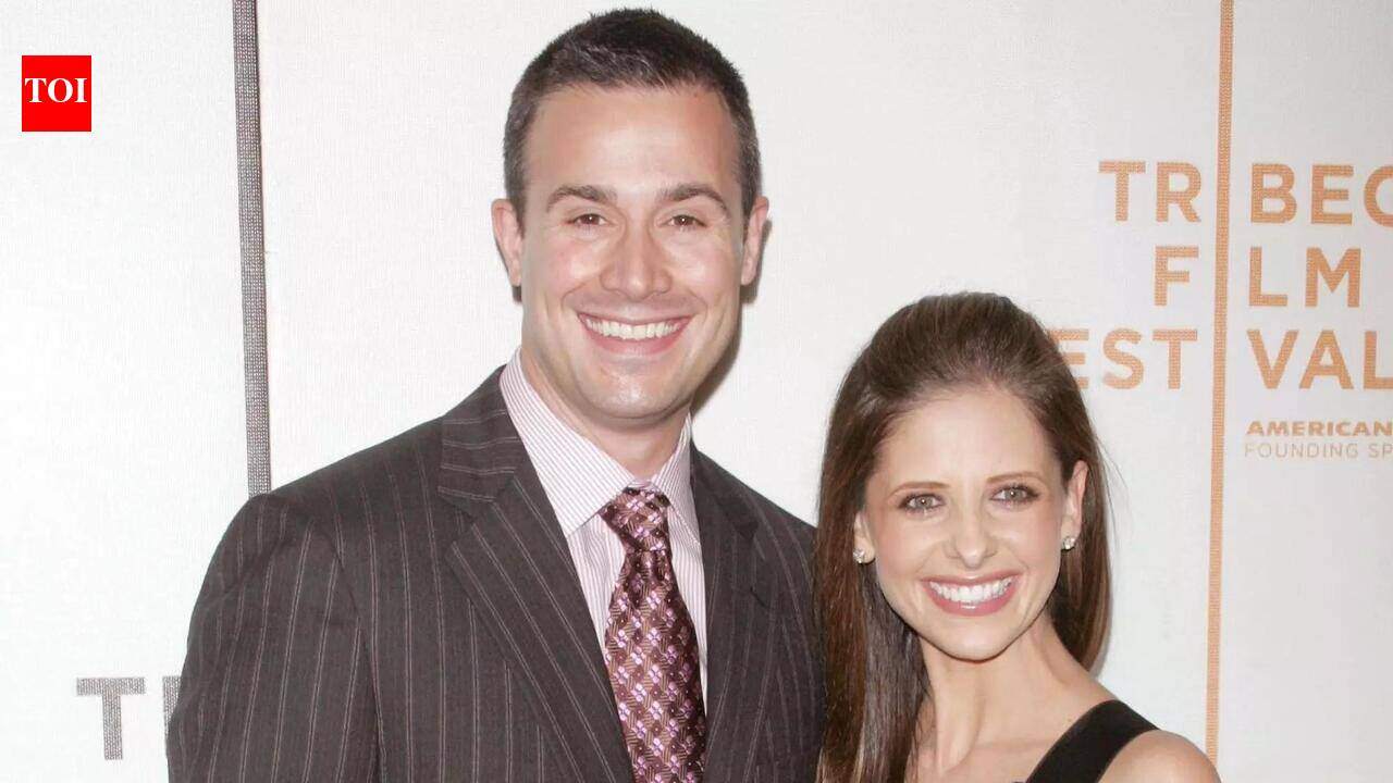 Sarah Michelle Gellar reveals the secret to 23 years of marriage to Freddie Prinze Jr.: 'One bedroom, two bathrooms'