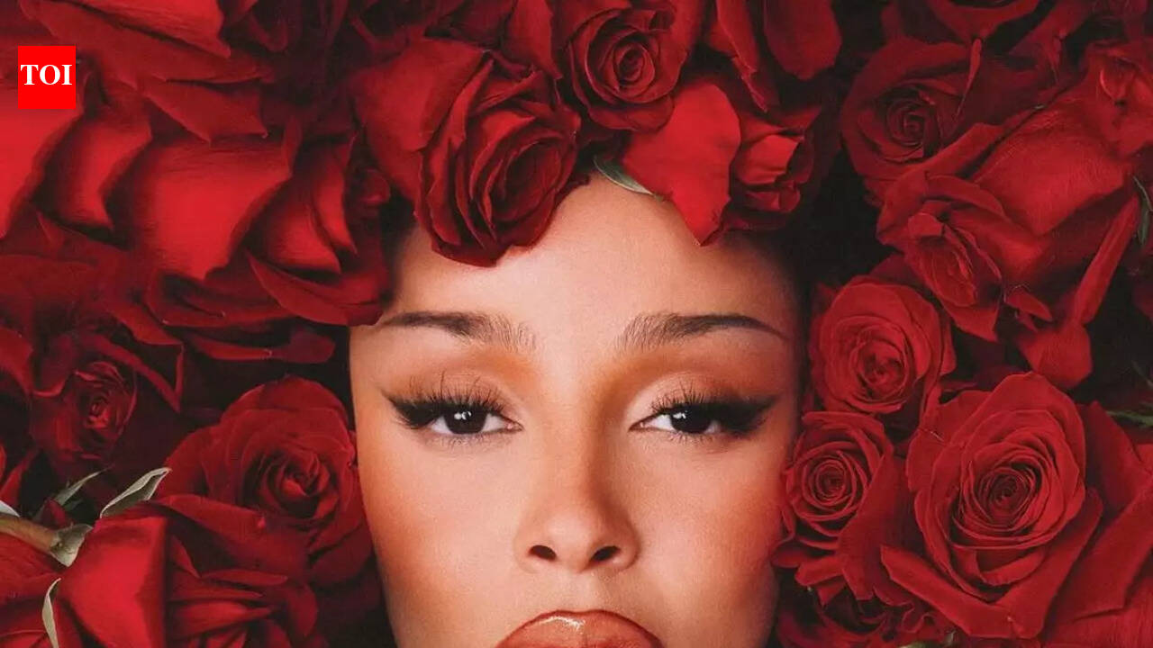 डोजा कैट बताती हैं कि उनका उद्देश्य पापराज़ी के लिए ‘जानबूझकर बदसूरत’ दिखना क्यों है: ‘मैं इसे एक खेल में बदल देती हूं’ | अंग्रेजी मूवी समाचार