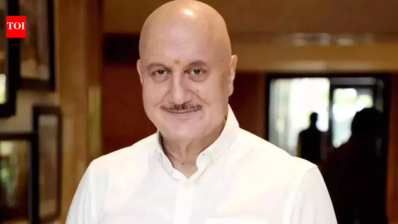 Anupam Kher says people are ready to pay him money to get a hair transplant: 'Main woh rahunga hi nahi'