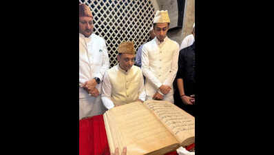 Mahim Dargah in Mumbai holds public viewing of 600-yr-old copy of Quran