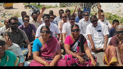 Residents hold blindfold protest over unfinished tar road in Namakkal