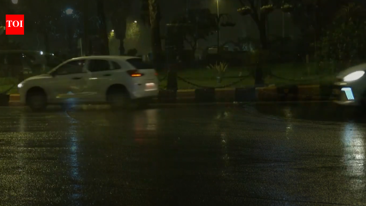Rain lashes several parts of Delhi-NCR; IMD issues yellow alert