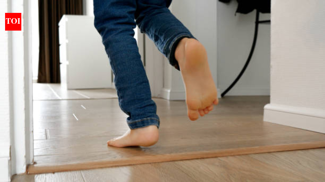 UK mom sparks debate by letting kids go barefoot everywhere