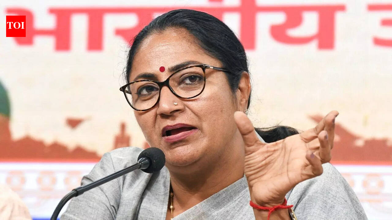 Delhi CM Rekha Gupta holds pre-budget consultation with gig workers, farmers, workers