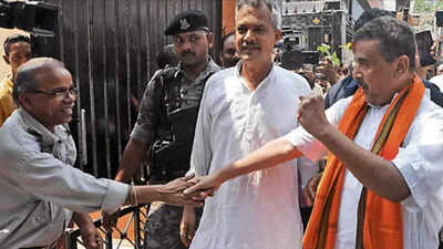  Suvendu Adhikari hits the street in CM lair, vows to defeat Mamata Banerjee by 25,000 votes