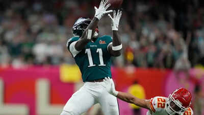  Jalen Hurts' Philadelphia Eagles facing $40M dead cap nightmare as three-time All-Pro's Patriots workout fuels blockbuster trade rumors