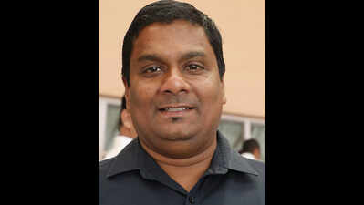 MLA leads Colva protest over cop reposting