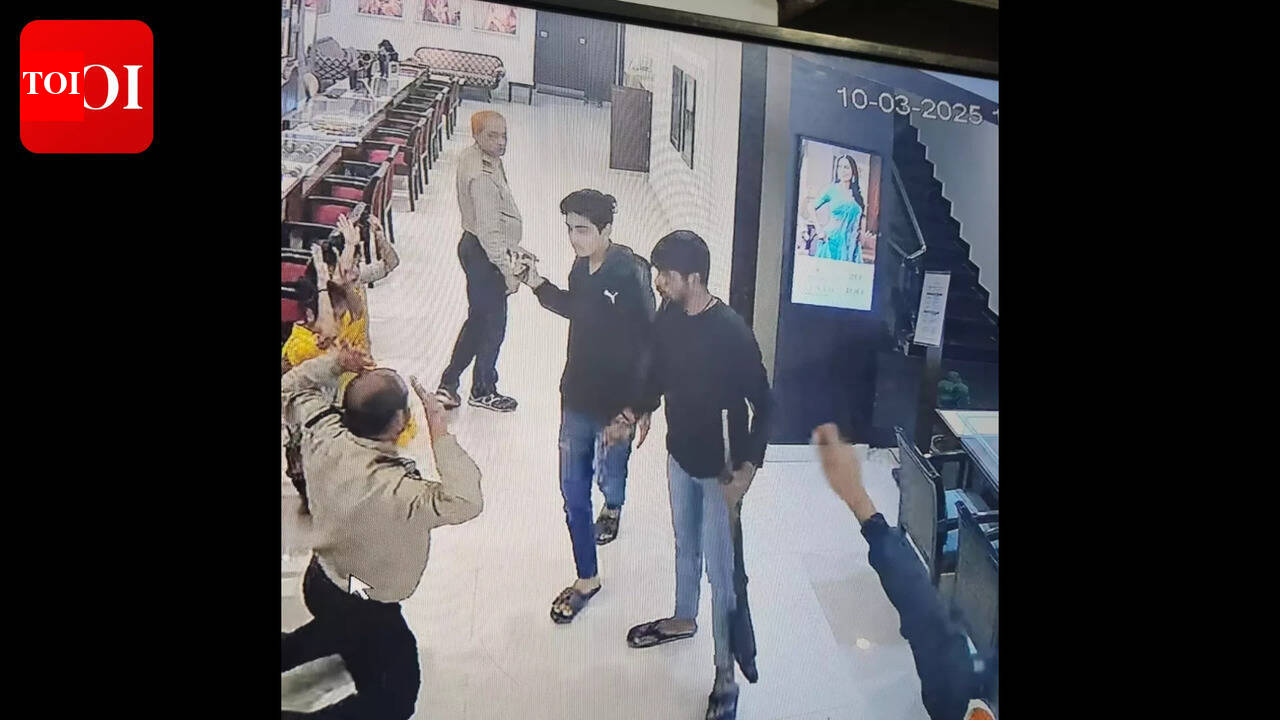 Main accused held in Ara jewellery loot case