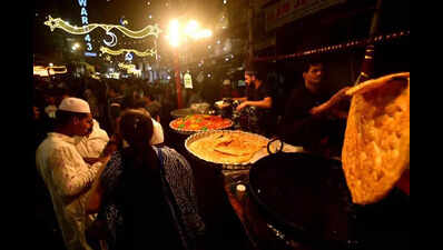 Markets abuzz with last-min shoppers as families wrap up preparations for Eid