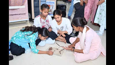 RSK IITK workshop training to craft jewellery with clay, crochet