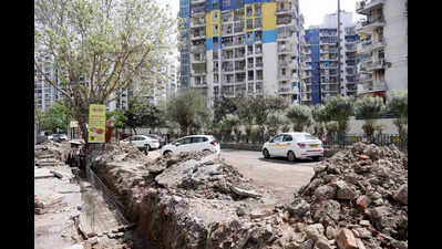 Indirapuram road revamp drags on for months, residents bear the brunt
