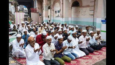 Police inspect mosques, review arrangements on Eid-ul-Fitr eve