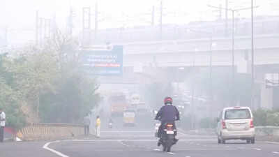 Dense fog engulfs Delhi-NCR; IMD forecasts more rain