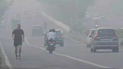 Dense fog engulfs Delhi-NCR; IMD forecasts more rain