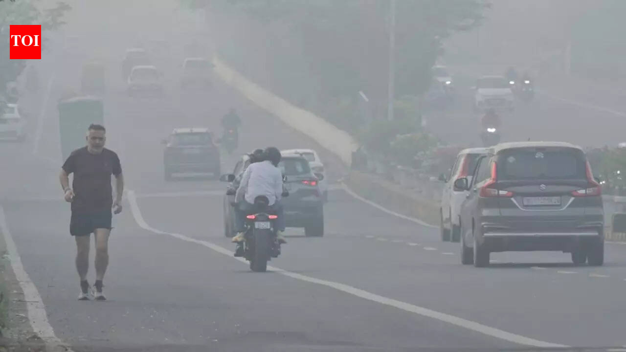 Dense fog engulfs Delhi-NCR; IMD forecasts more rain