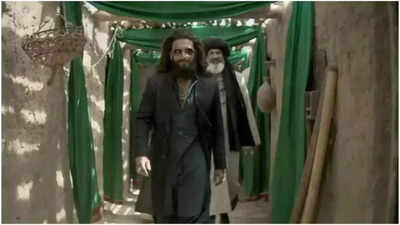 గోవింద యొక్క 'హద్ కర్ ది ఆప్నే' నుండి 'ధురంధర్: ది రివెంజ్' వరకు, రణవీర్ సింగ్ యొక్క వైరల్ ఎంట్రీ వెనుక ఐకానిక్ సాంగ్ డీకోడింగ్