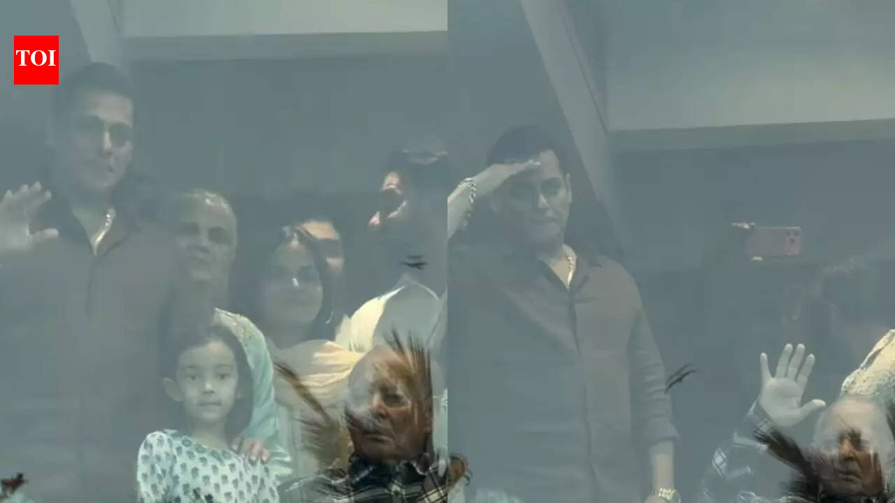 Salman Khan fulfills Eid ritual of greeting fans, Salim Khan spotted for the first time after being discharged from hospital - WATCH VIDEO