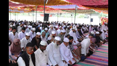 Muslims pray for peace and harmony on Eid