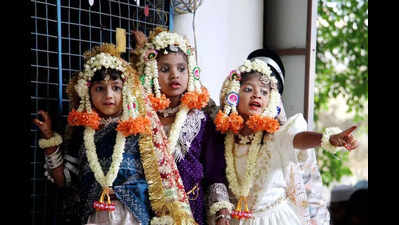 Muslims pray for peace and harmony on Eid