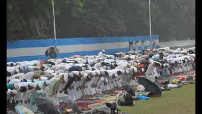 Worshippers tweak Eid prayer plans as morning starts on a wet note